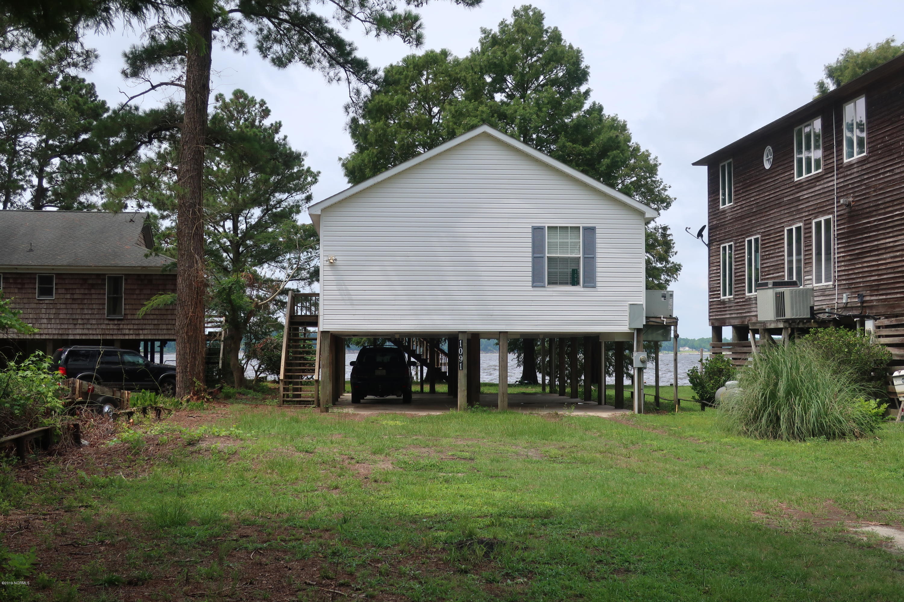 1091 Swan Point Reef Road Washington, NC 27889 - Photo 9 of 11 009 road side view