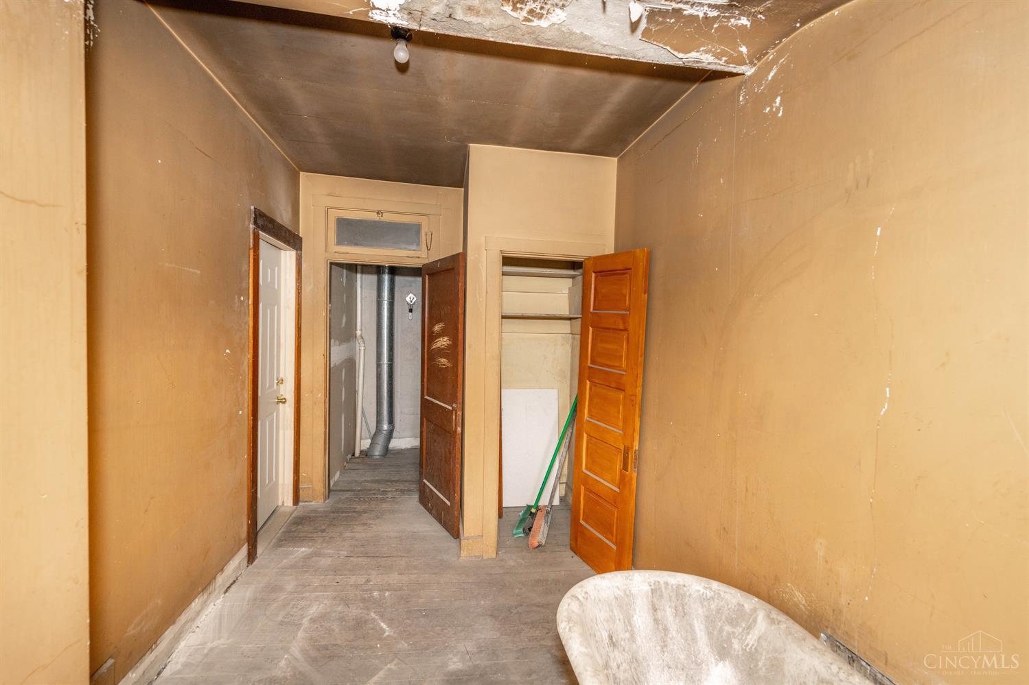 3896 Reading Road, Unit O Cincinnati, OH 45229 - Photo 30 of 62 Gallery Image 30
