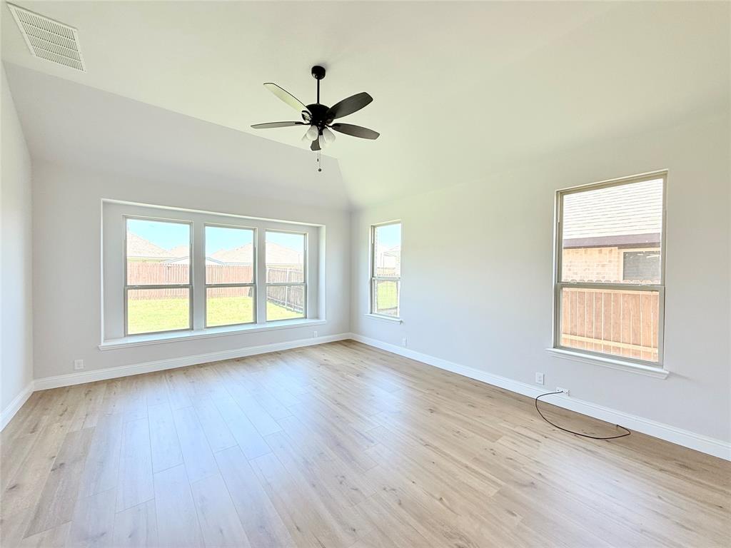 4011 Three Forks Road Kaufman, TX 75142 - Photo 23 of 40 Downstairs - Huge Primary Bedroom