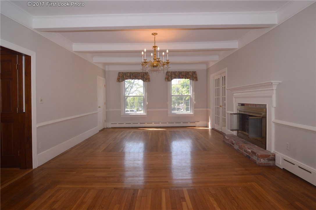 1368 Main Road Tiverton, RI 02878 - Photo 15 of 35 LIVING ROOM