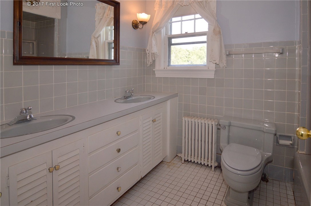 1368 Main Road Tiverton, RI 02878 - Photo 24 of 35 MASTER BATHROOM