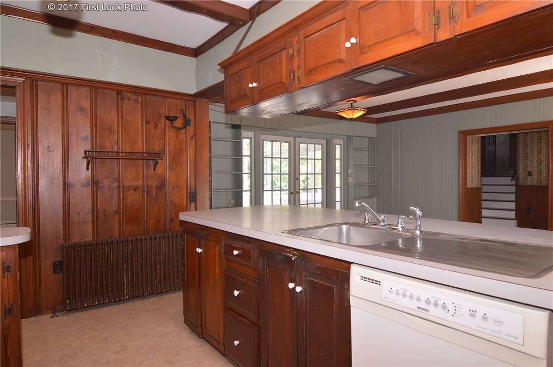 1368 Main Road Tiverton, RI 02878 - Photo 9 of 35 KITCHEN WITH FAMILY RM AND ACCESS TO BONUS RM
