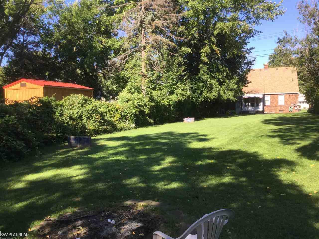 96 Riverside Drive Mount Clemens, MI 48043 - Photo 7 of 35 GREAT FOR BONFIRES