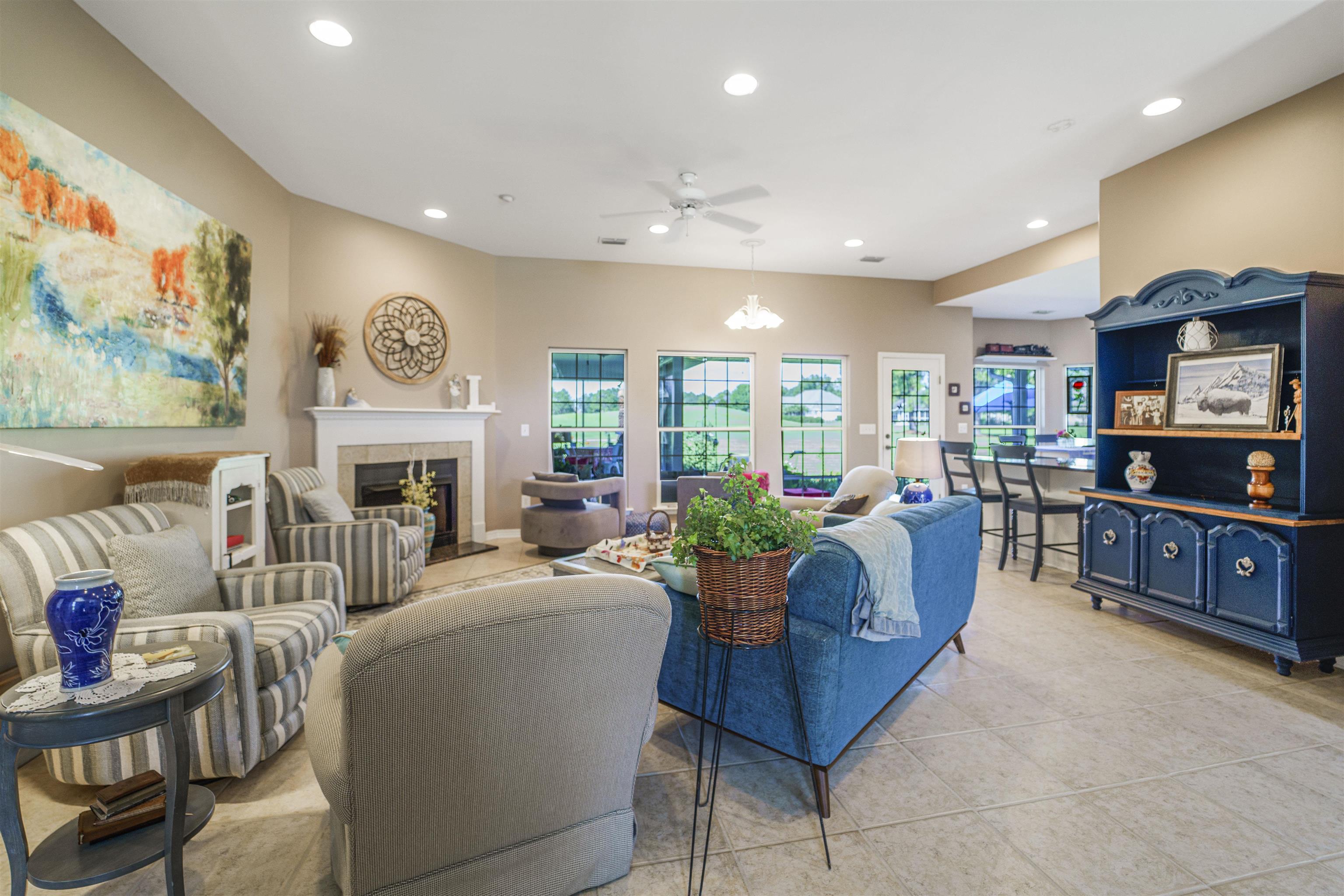 9505 Lakeview Drive Foley, AL 36535 - Photo 8 of 38 Living Room
