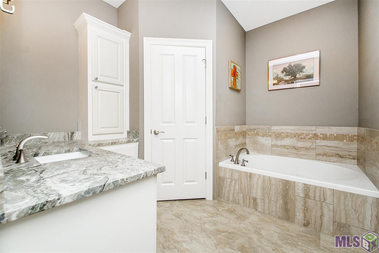 2449 Randy Drive Denham Springs, LA 70726 - Photo 20 of 33 Gallery Image 20
