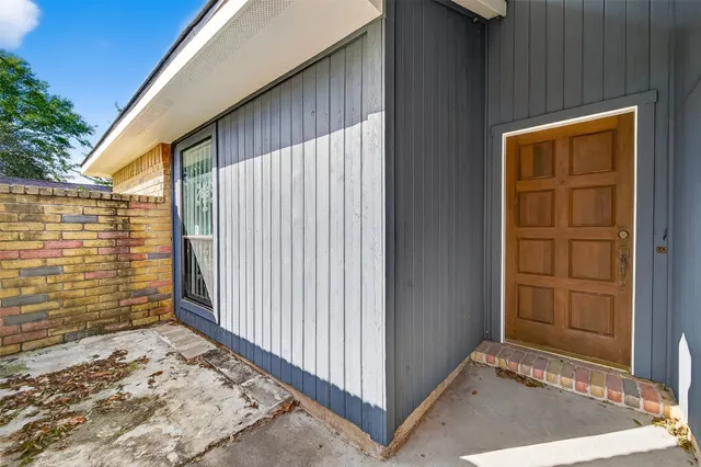 a view of an entrance to house