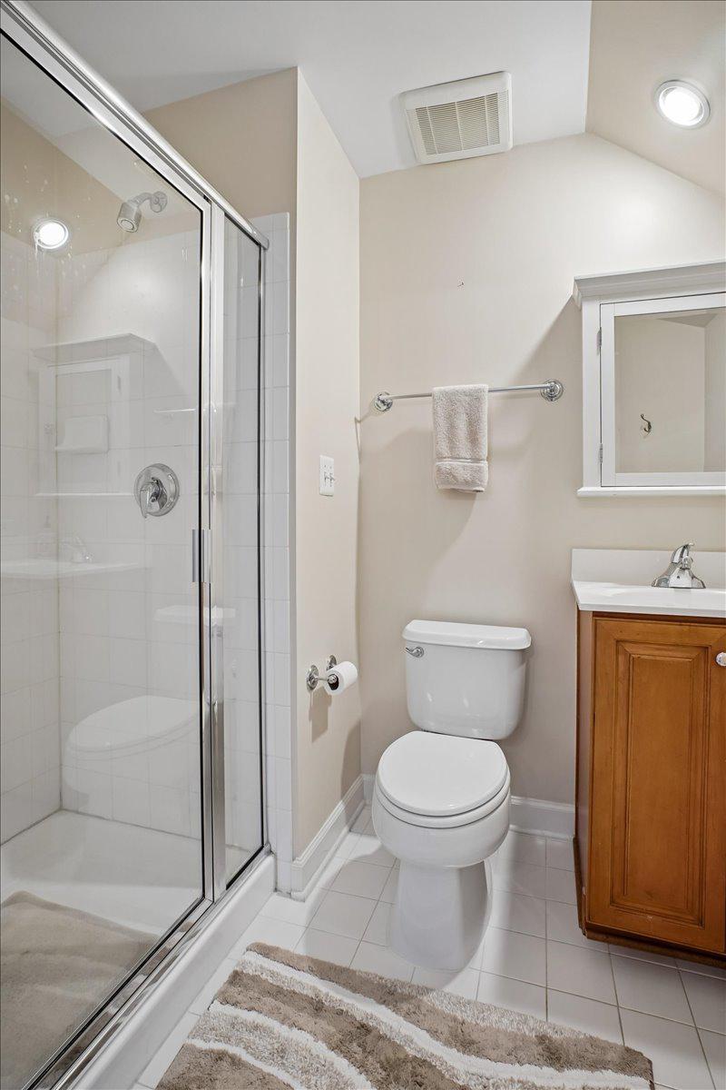 412 Pendleton Street Alexandria, VA 22314 - Photo 40 of 48 En suite 3rd full bath