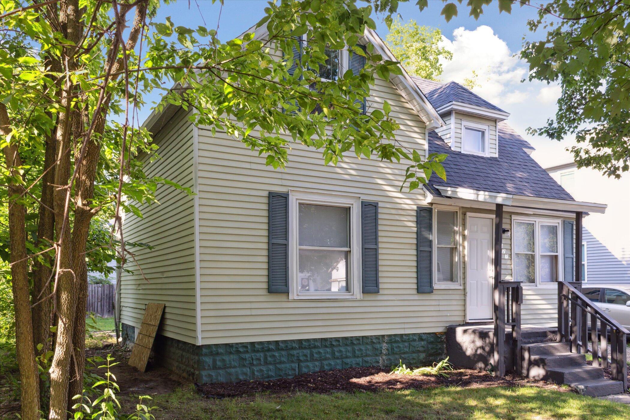 1627 Reed Street Kalamazoo, MI 49001 - Photo 29 of 32 02-1627-Reed-St-Kalamazoo-MI-49001-Windo