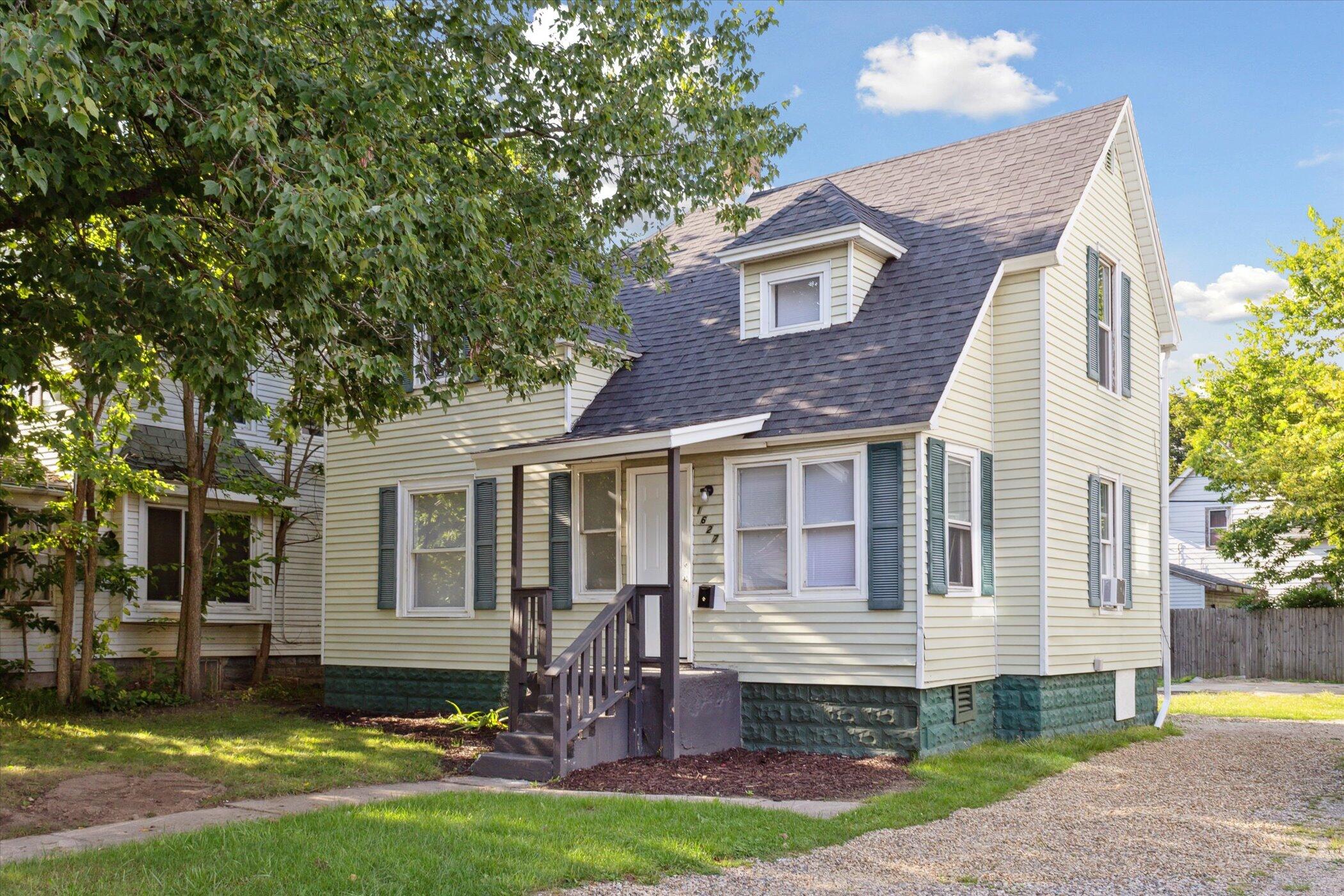 1627 Reed Street Kalamazoo, MI 49001 - Photo 3 of 32 04-1627-Reed-St-Kalamazoo-MI-49001-Windo