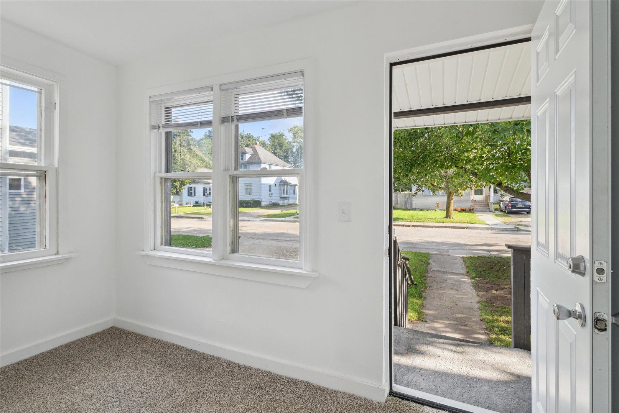 1627 Reed Street Kalamazoo, MI 49001 - Photo 4 of 32 06-1627-Reed-St-Kalamazoo-MI-49001-Windo