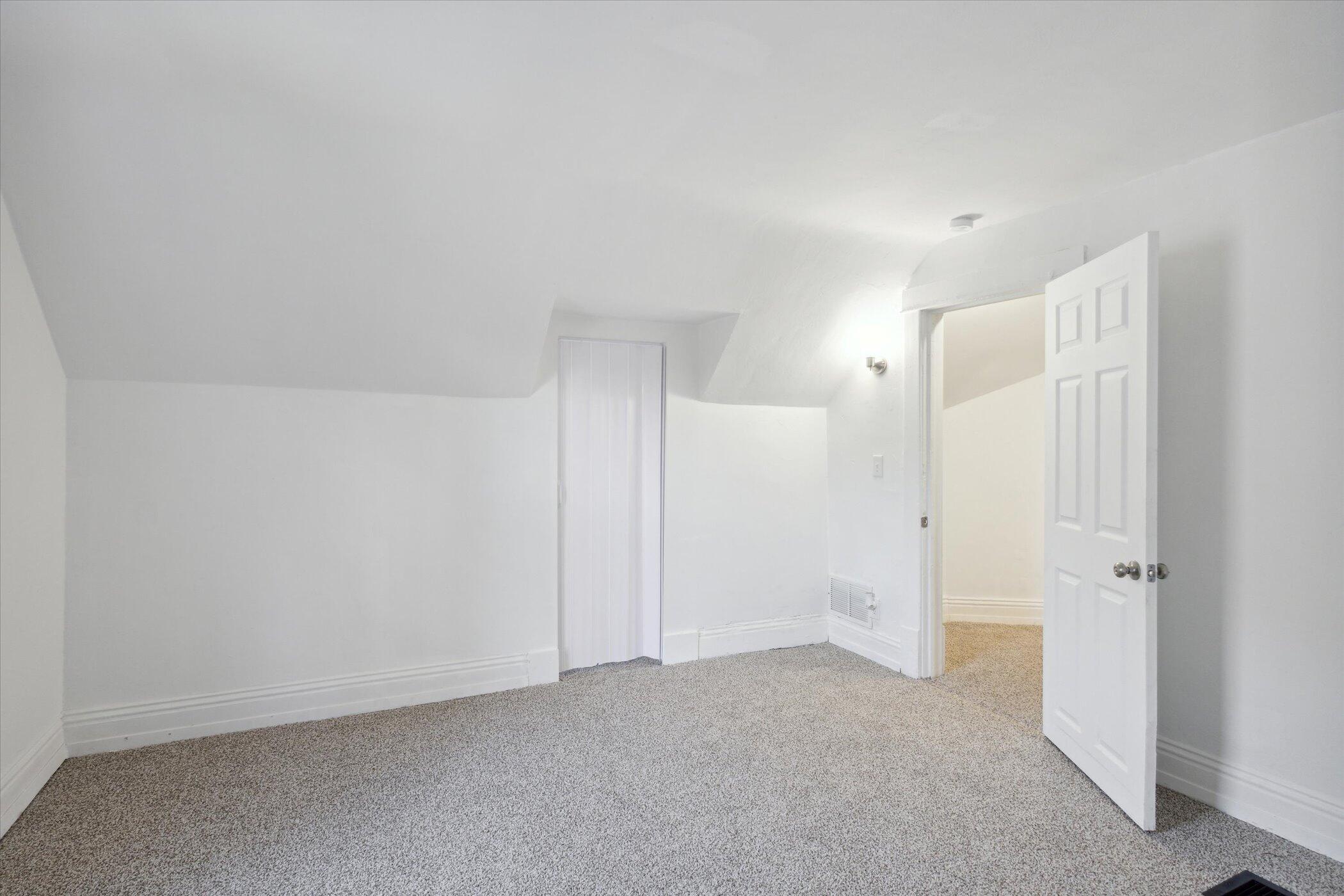 1627 Reed Street Kalamazoo, MI 49001 - Photo 5 of 32 20-1627-Reed-St-Kalamazoo-MI-49001-Windo
