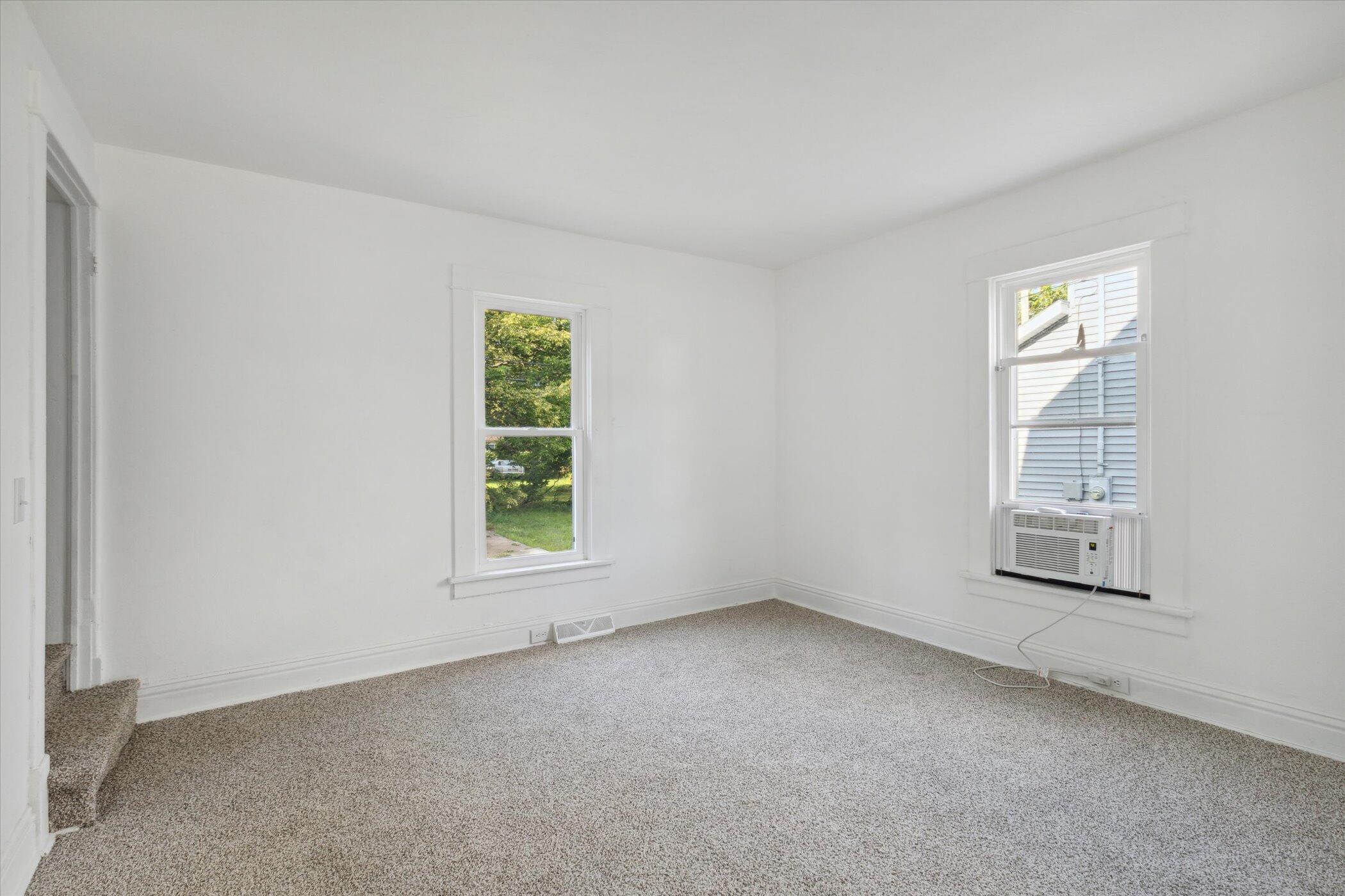 1627 Reed Street Kalamazoo, MI 49001 - Photo 8 of 32 09-1627-Reed-St-Kalamazoo-MI-49001-Windo