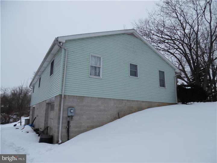 848 Spring Hill Road Riegelsville, PA 18077 - Photo 4 of 20