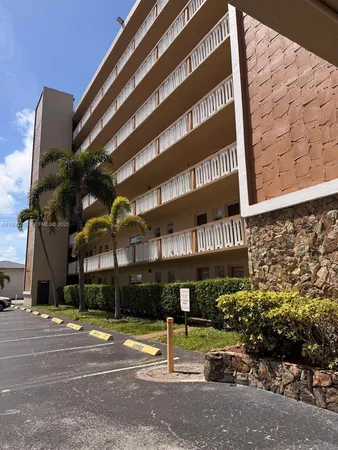 $2,300 | Meadowbrook Towers Condominium Apartment, Hallandale Beach, FL 33009