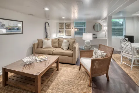 45 Wooded Oak Lane, East Hampton, NY 11937