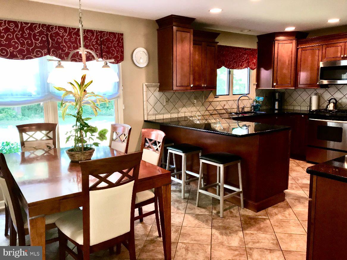 213 Beatrice Lane Aston, PA 19014 - Photo 12 of 45 Kitchen Dining Area