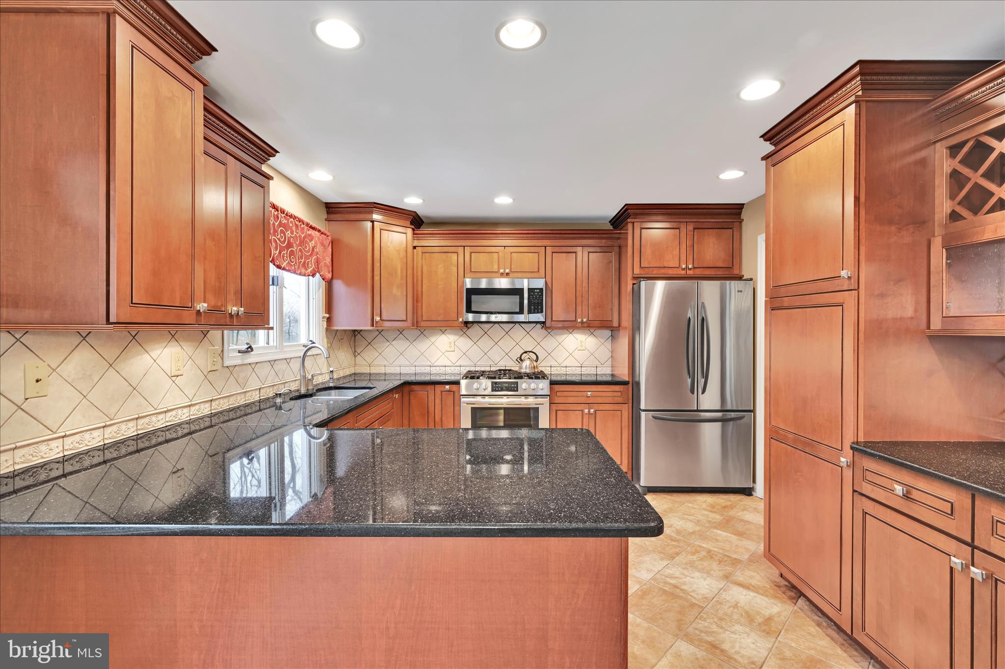 213 Beatrice Lane Aston, PA 19014 - Photo 15 of 45 Kitchen