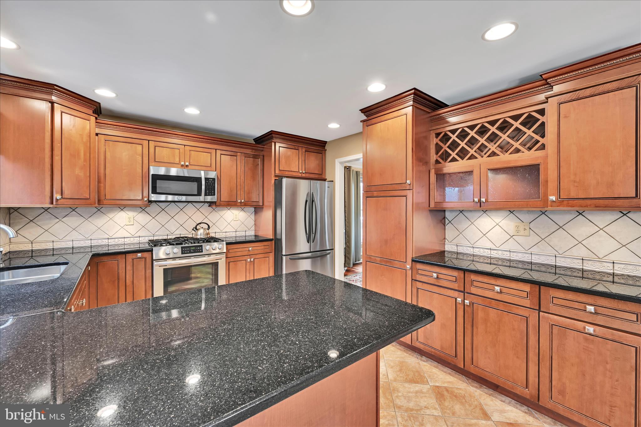 213 Beatrice Lane Aston, PA 19014 - Photo 16 of 45 Kitchen