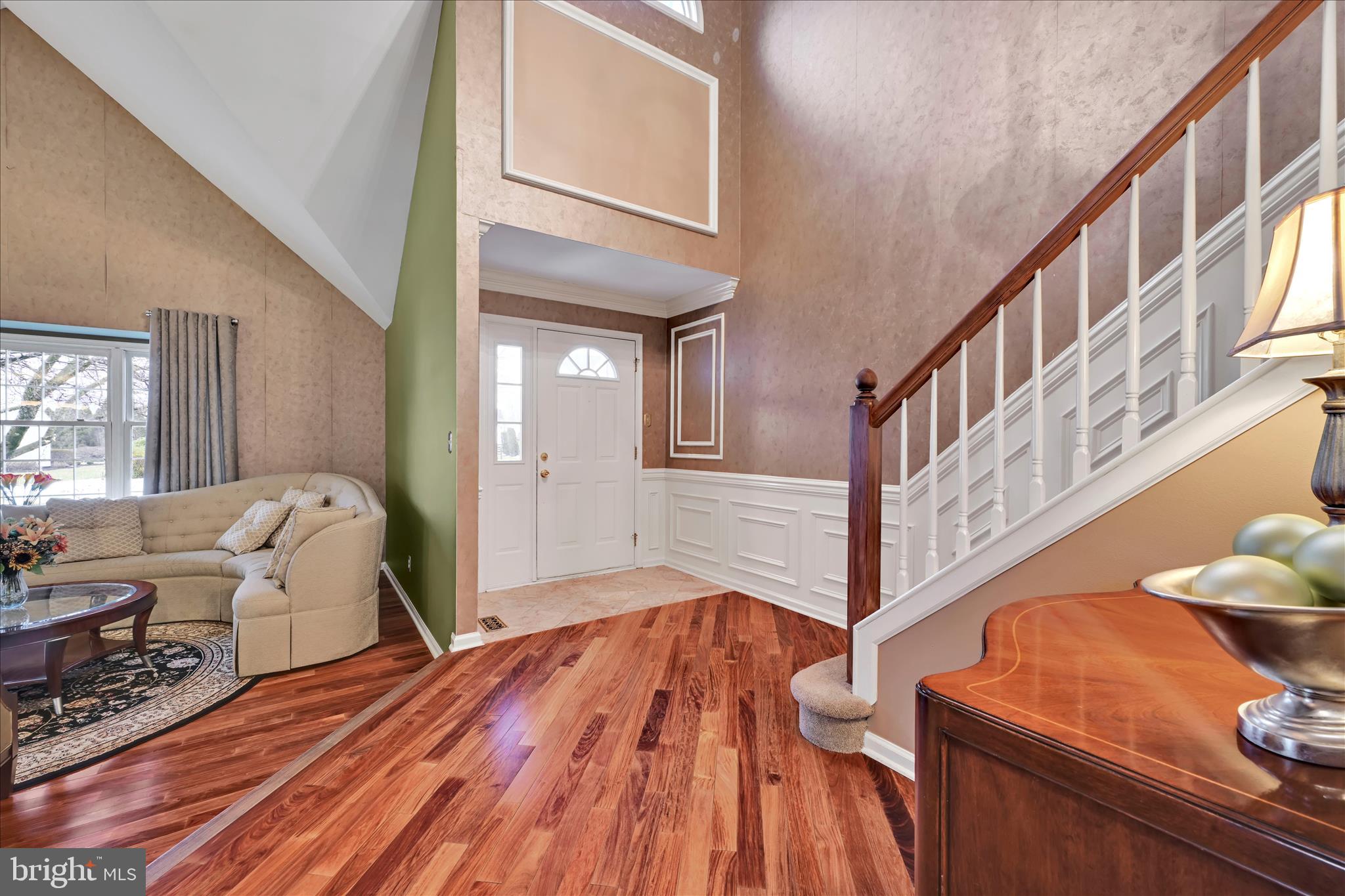 213 Beatrice Lane Aston, PA 19014 - Photo 5 of 45 Foyer