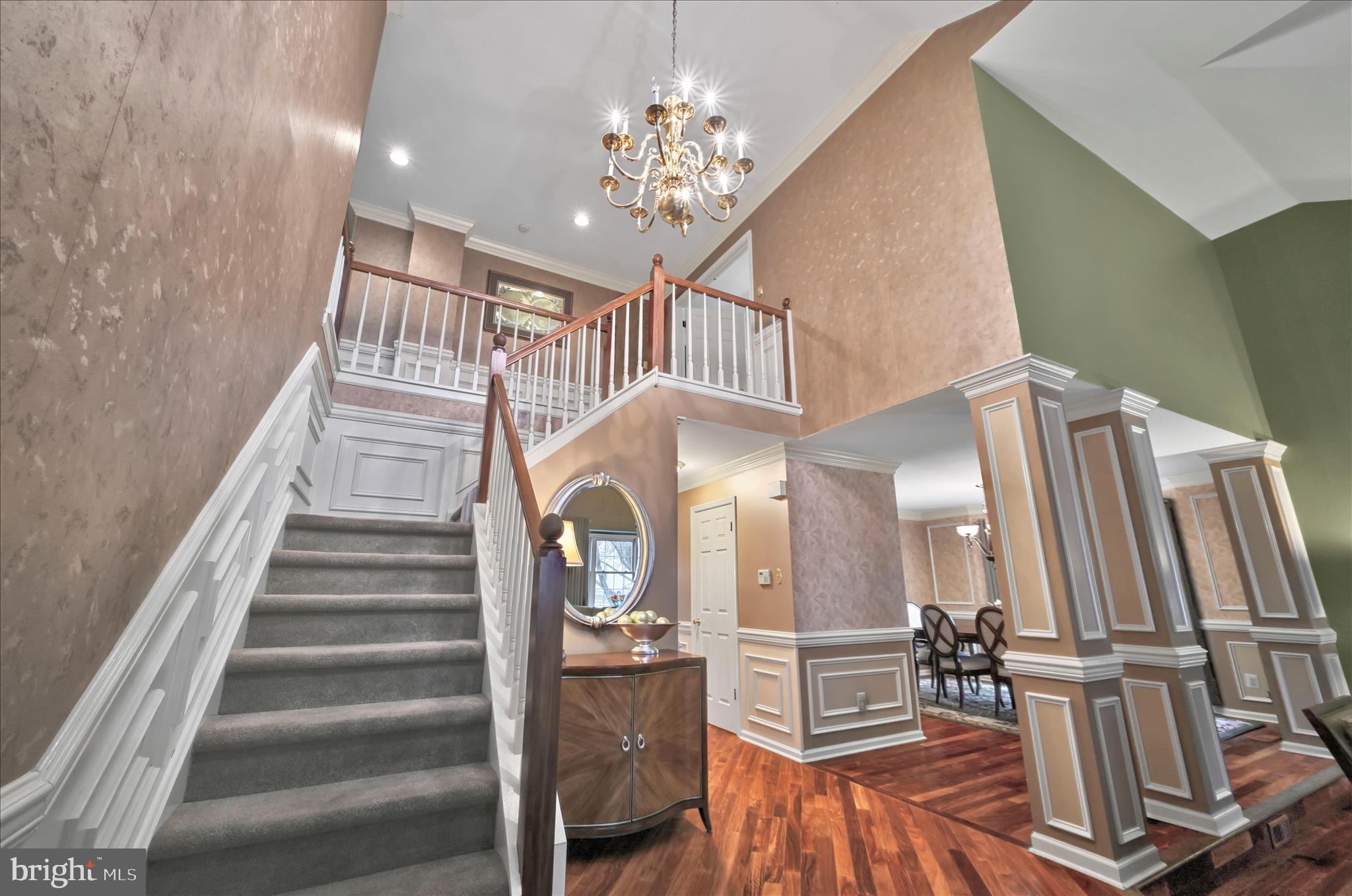 213 Beatrice Lane Aston, PA 19014 - Photo 6 of 45 Staircasw