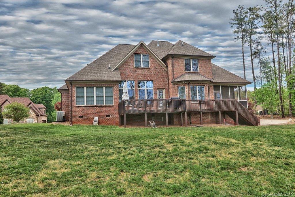 562 Medora Lane Fort Mill, SC 29708 - Photo 22 of 24 a view of a house with a yard and sitting area