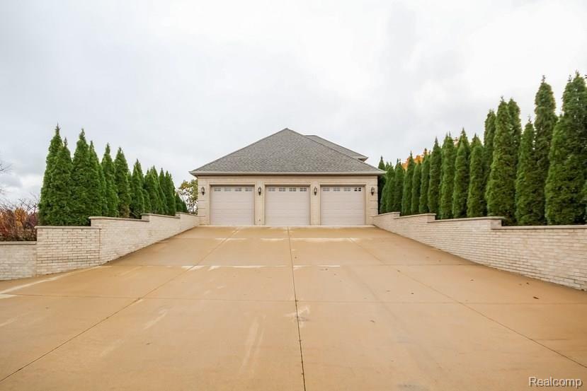 4355 Hickory Ridge Plymouth, MI 48170 - Photo 62 of 88 107-Side_View-1301087-mls.jpg
