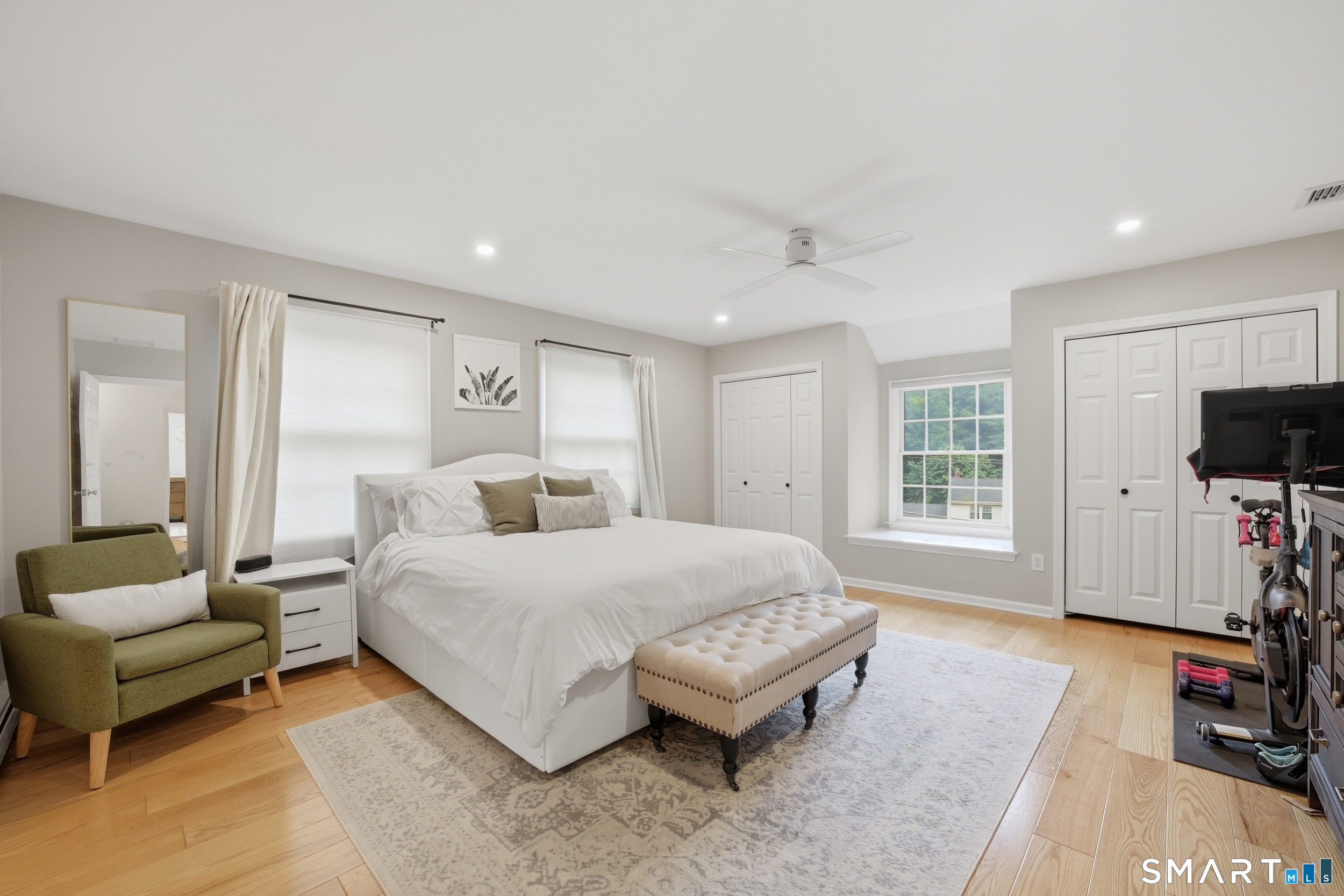 14 Woodchuck Lane Ridgefield, CT 06877 - Photo 20 of 39 Upper Level Primary Bedroom