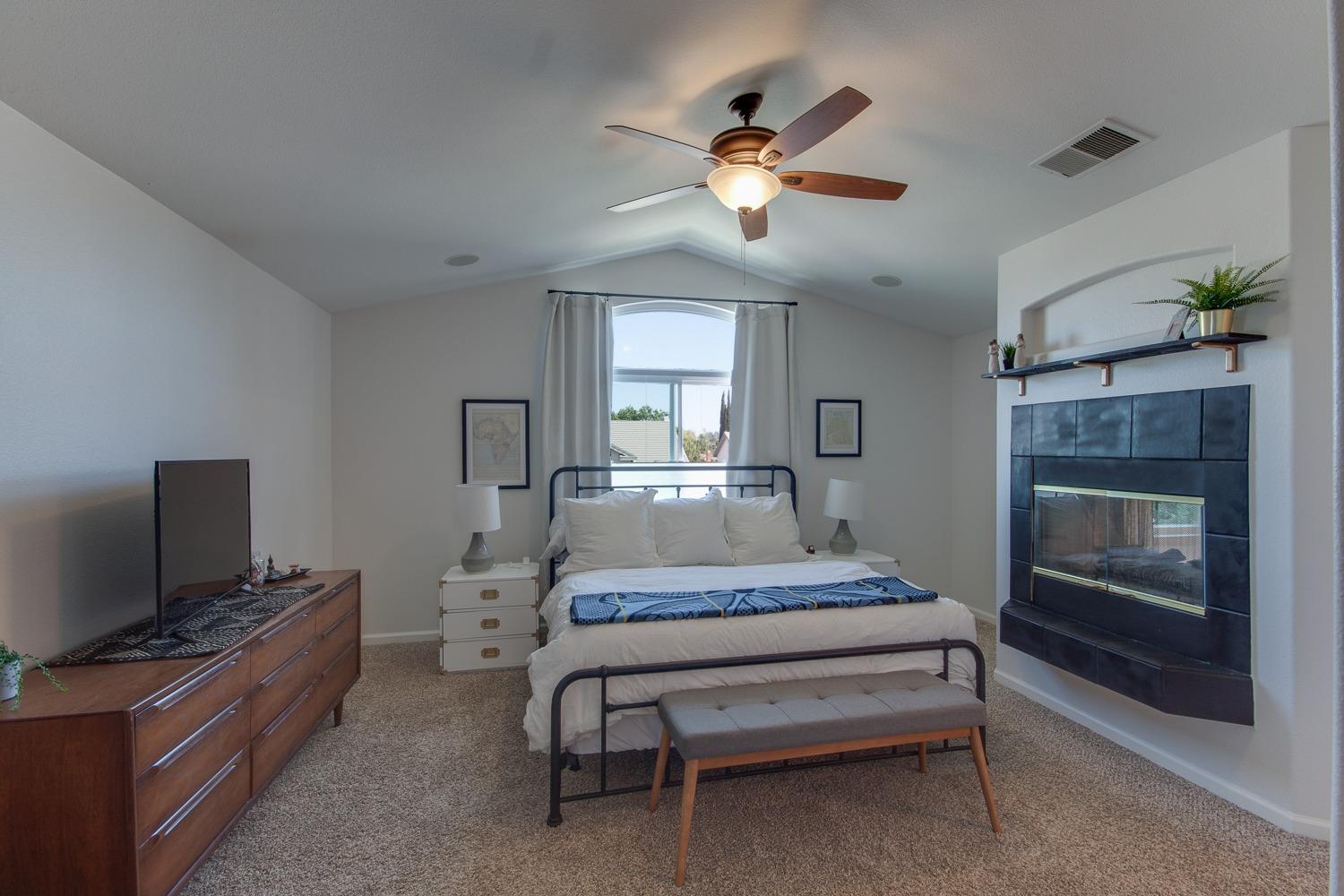 122 North Helm Avenue Clovis, CA 93612 - Photo 22 of 53