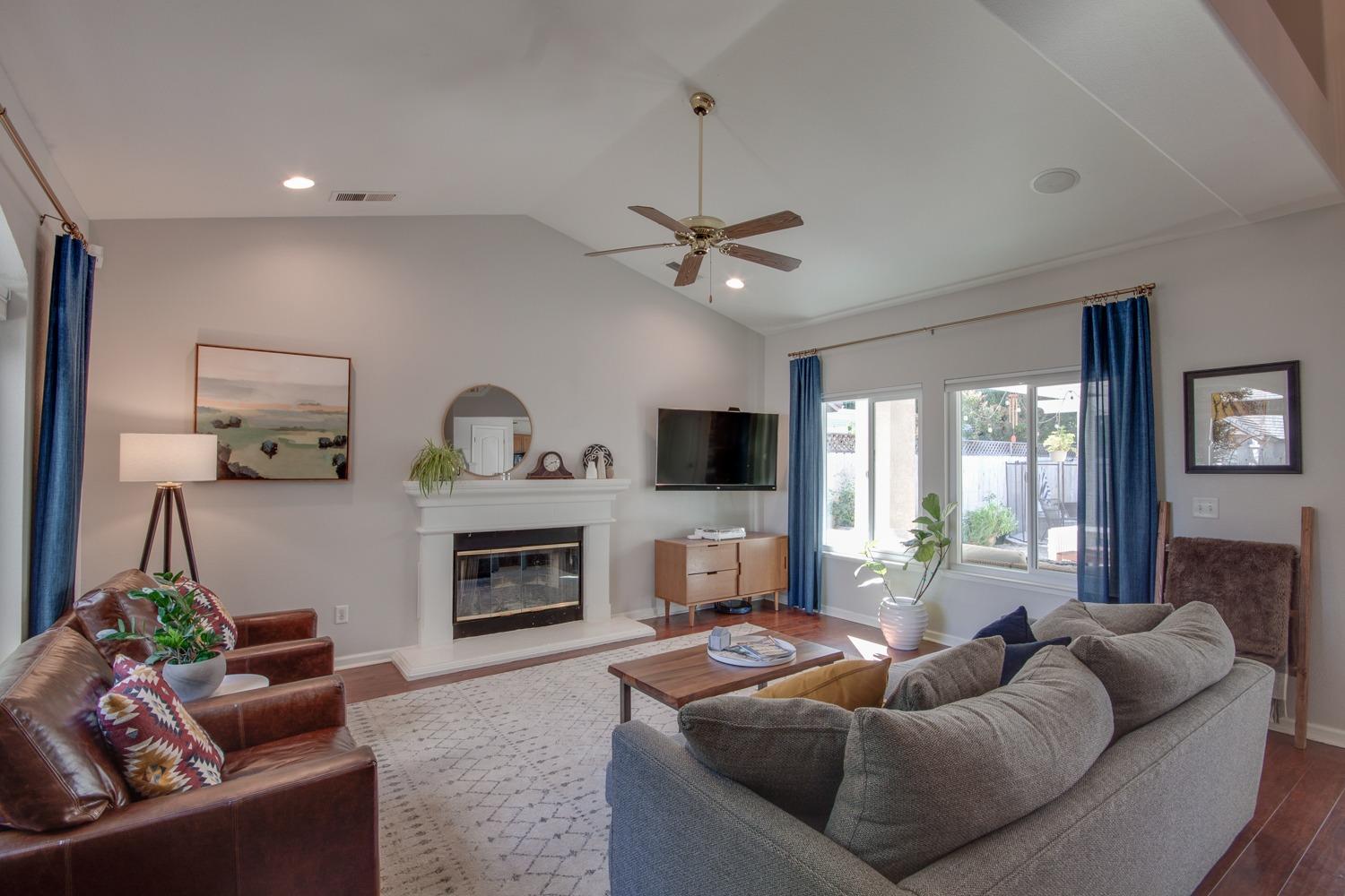 122 North Helm Avenue Clovis, CA 93612 - Photo 4 of 53