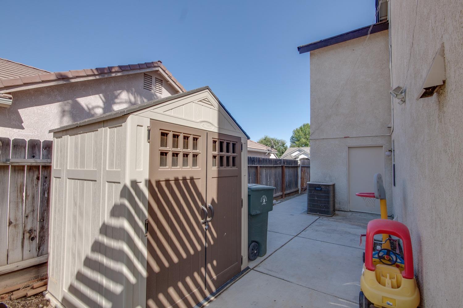 122 North Helm Avenue Clovis, CA 93612 - Photo 38 of 53