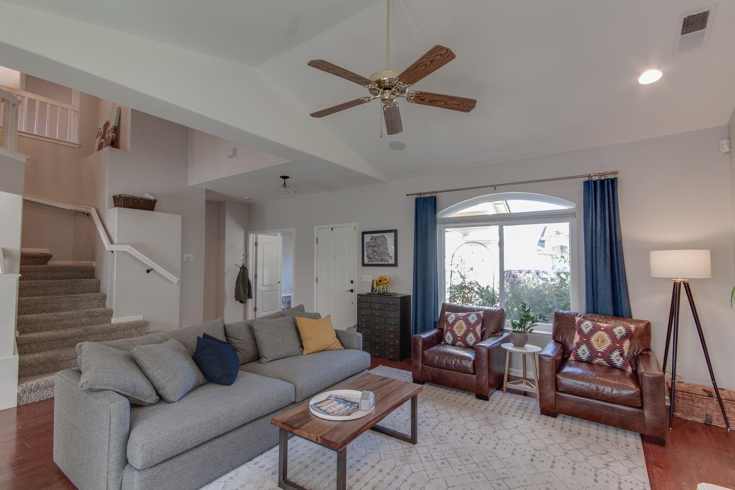 122 North Helm Avenue Clovis, CA 93612 - Photo 5 of 53