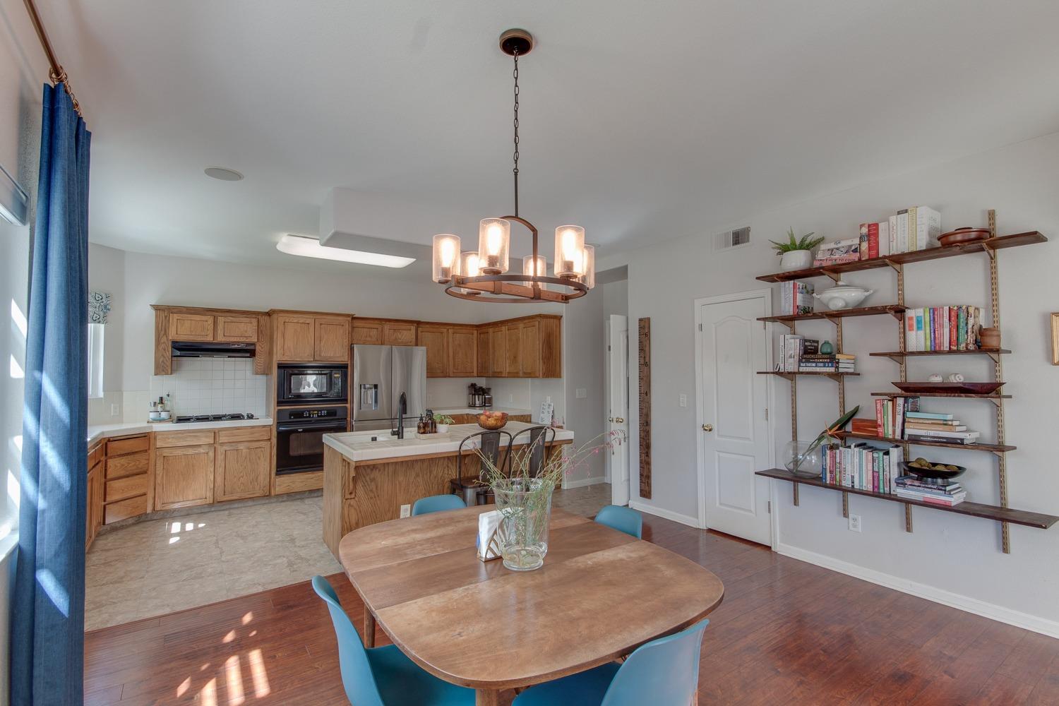 122 North Helm Avenue Clovis, CA 93612 - Photo 7 of 53