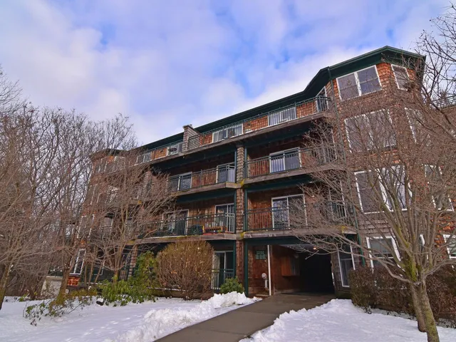 $379,000 | 105 Claire Point Road, Burlington, VT 05408