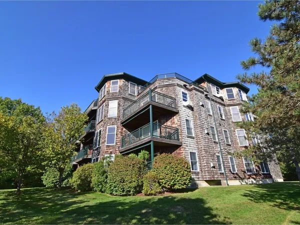 $379,000 | 105 Claire Point Road, Burlington, VT 05408