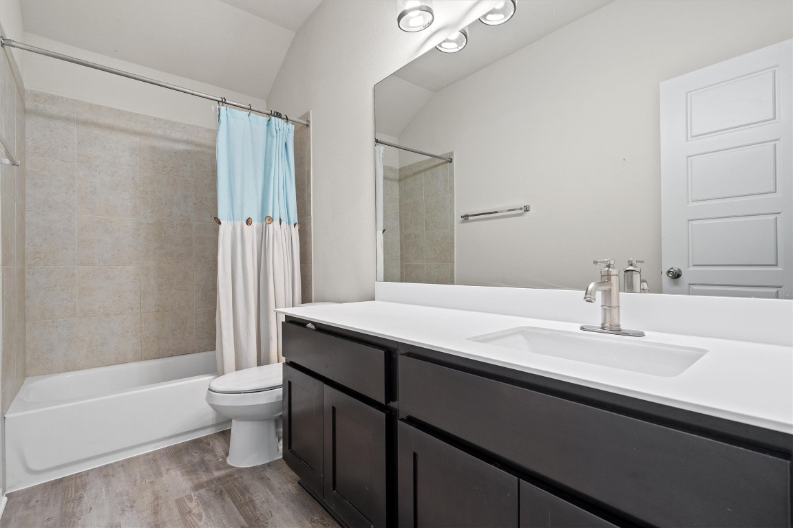 729 Coltrane Drive Pflugerville, TX 78660 - Photo 17 of 20 Upstairs full bathroom