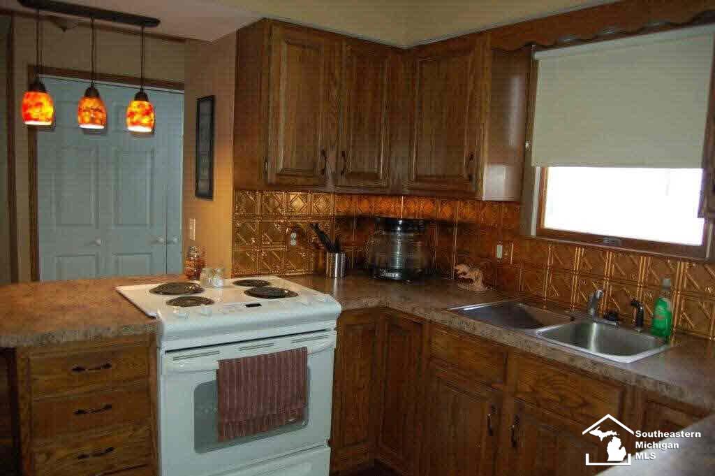 2148 Smith Temperance, MI 48182 - Photo 7 of 12 20459212-6.JPG