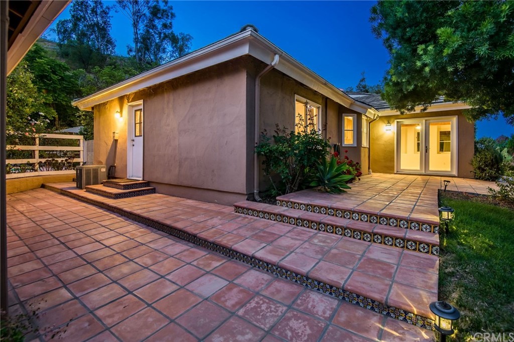 23747 Oakfield Road Hidden Hills, CA 91302 - Photo 14 of 30