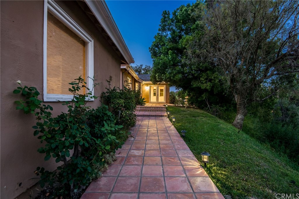 23747 Oakfield Road Hidden Hills, CA 91302 - Photo 16 of 30