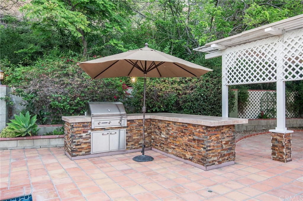 23747 Oakfield Road Hidden Hills, CA 91302 - Photo 9 of 30