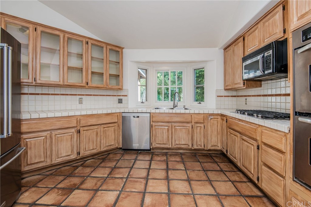 23747 Oakfield Road Hidden Hills, CA 91302 - Photo 10 of 30