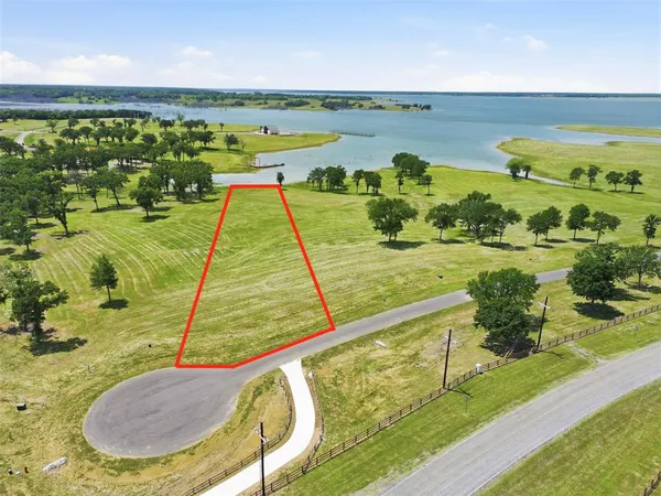 $375,000 | 215 Lakeshore Terrace, Windom, TX 75492