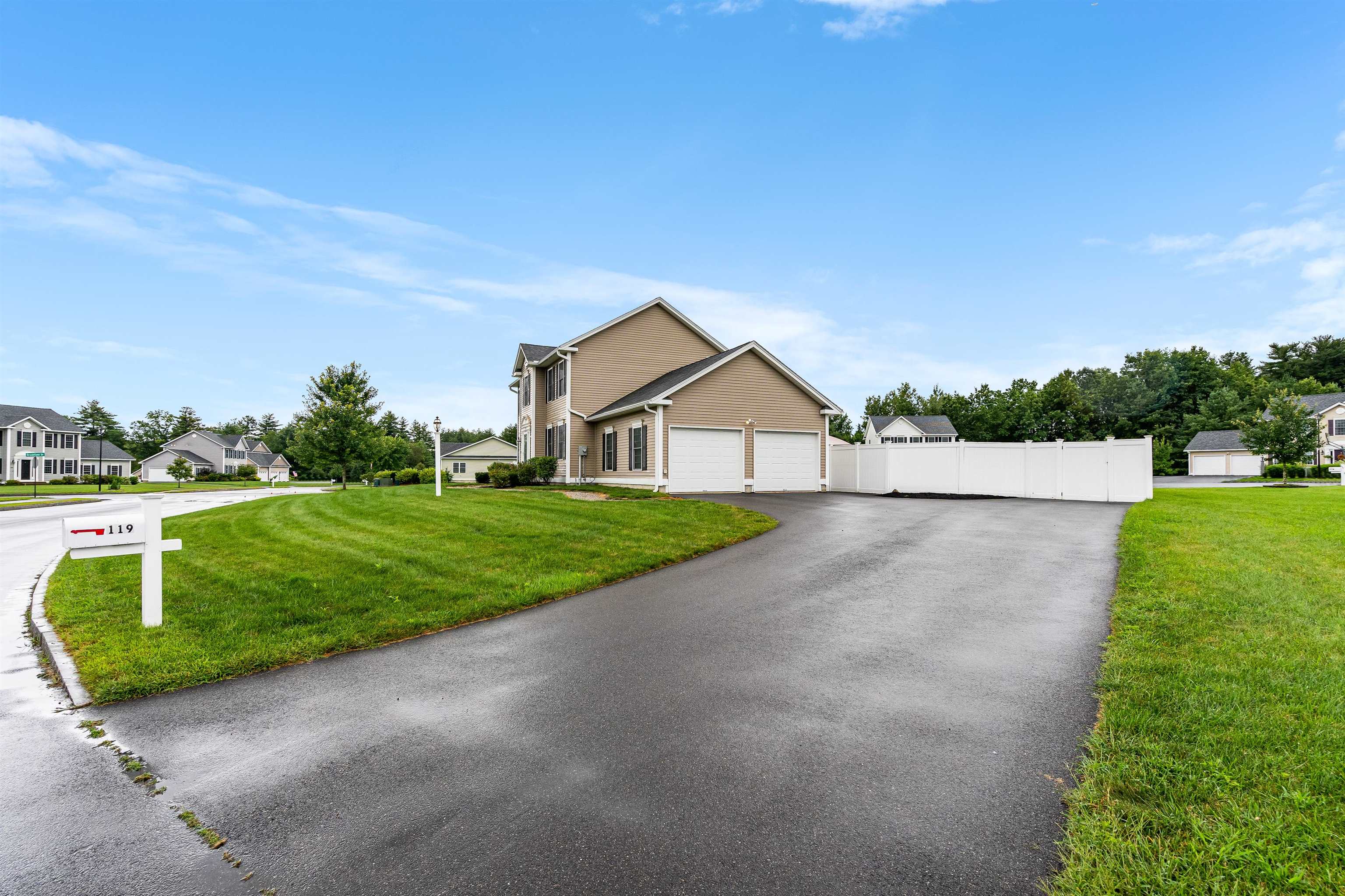 119 Windswept Road Manchester, NH 03109 - Photo 2 of 39