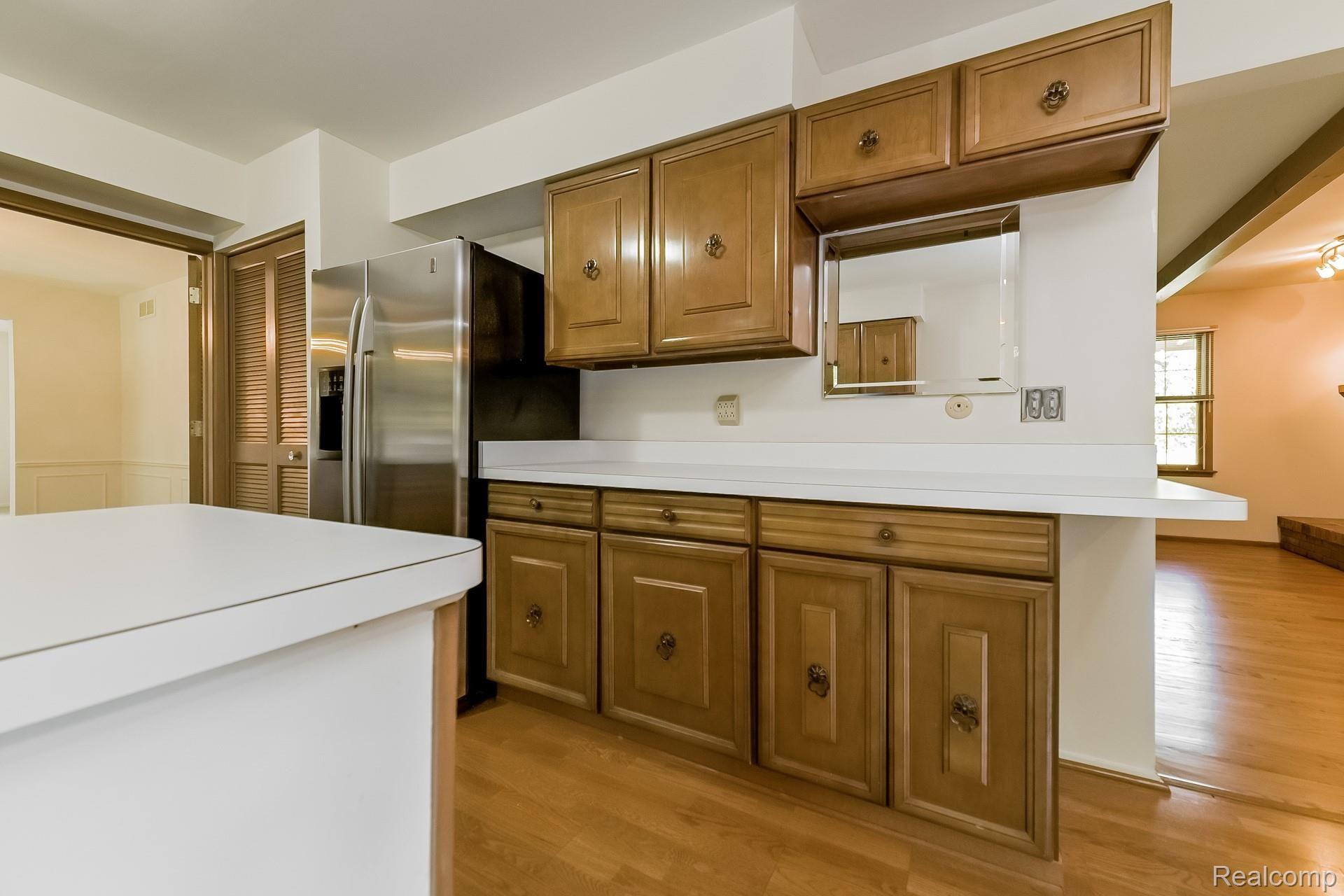 896 Allston Drive Rochester, MI 48309 - Photo 13 of 57 010-photo-kitchen-8358009.jpg