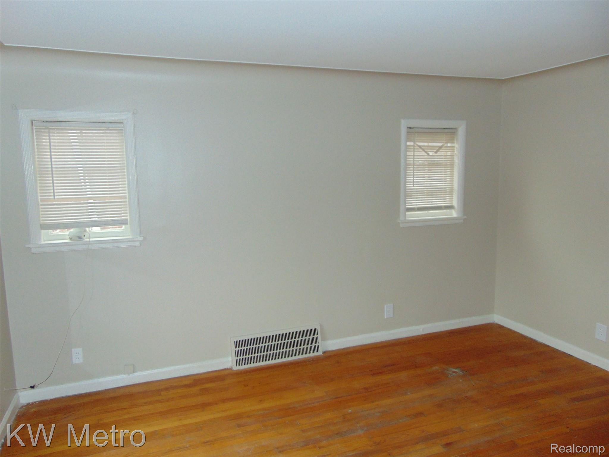 16516 Rutherford Street Detroit, MI 48235 - Photo 4 of 8 DSC03923.JPG