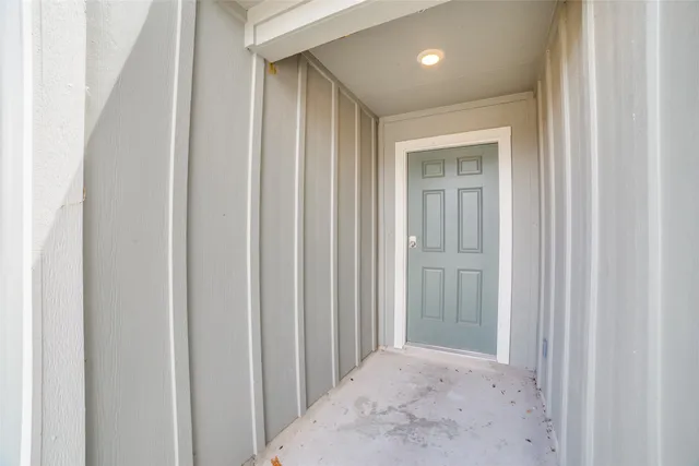 a view of a hallway to rooms