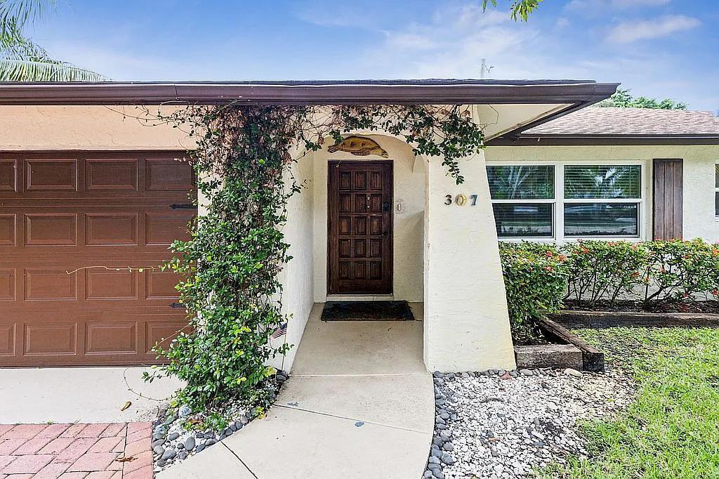 307 West Riverside Drive Jupiter, FL 33469 - Photo 11 of 47 image_11