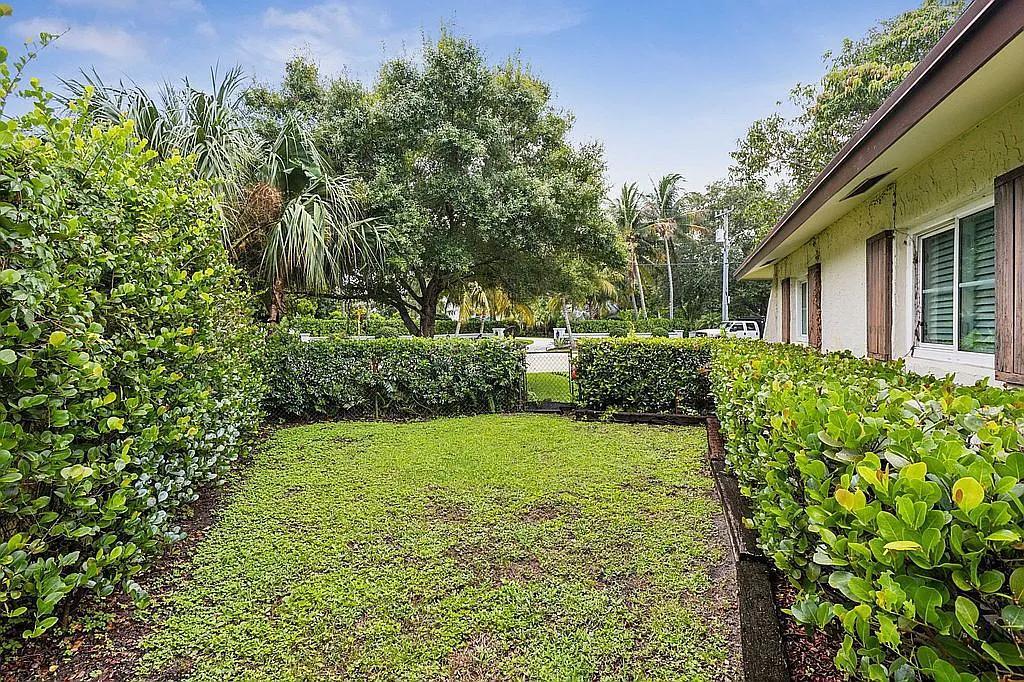 307 West Riverside Drive Jupiter, FL 33469 - Photo 12 of 47 image_12