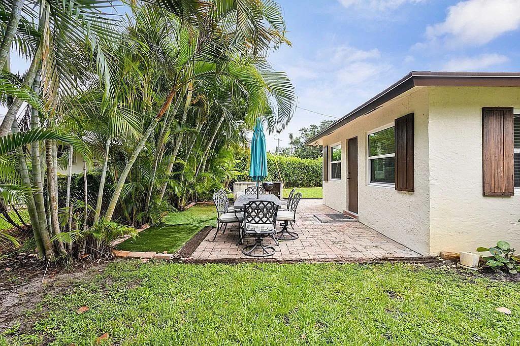 307 West Riverside Drive Jupiter, FL 33469 - Photo 17 of 47 image_17