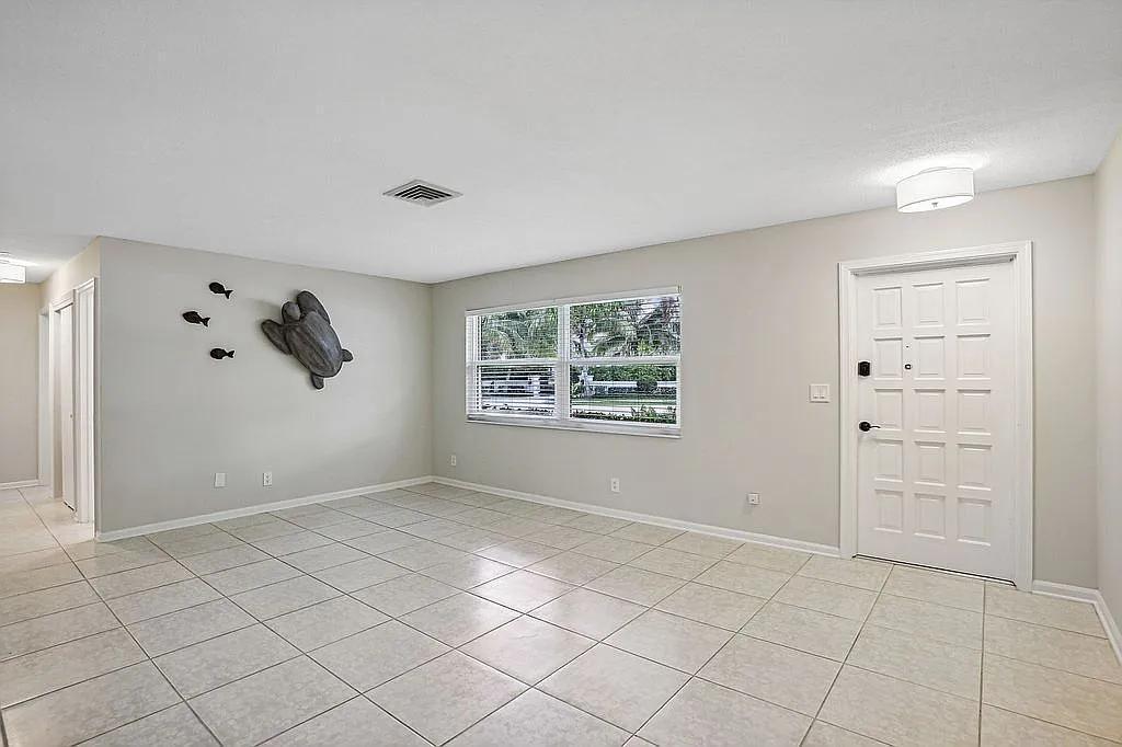 307 West Riverside Drive Jupiter, FL 33469 - Photo 19 of 47 image_19
