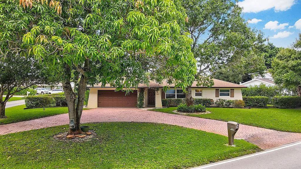 307 West Riverside Drive Jupiter, FL 33469 - Photo 2 of 47 image_2